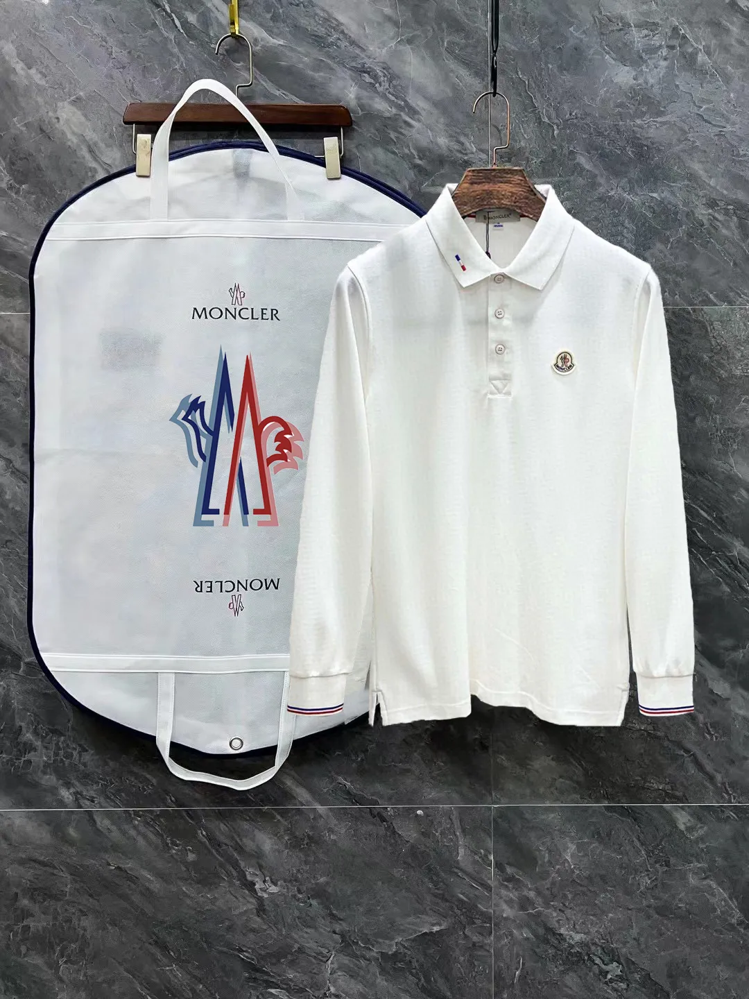 MONCLER/ Polo 。 T . . ! Piquet , “ ”。 . , , logo ， ， ， ， ， ， 。 Black/White/ Size：M~3XL